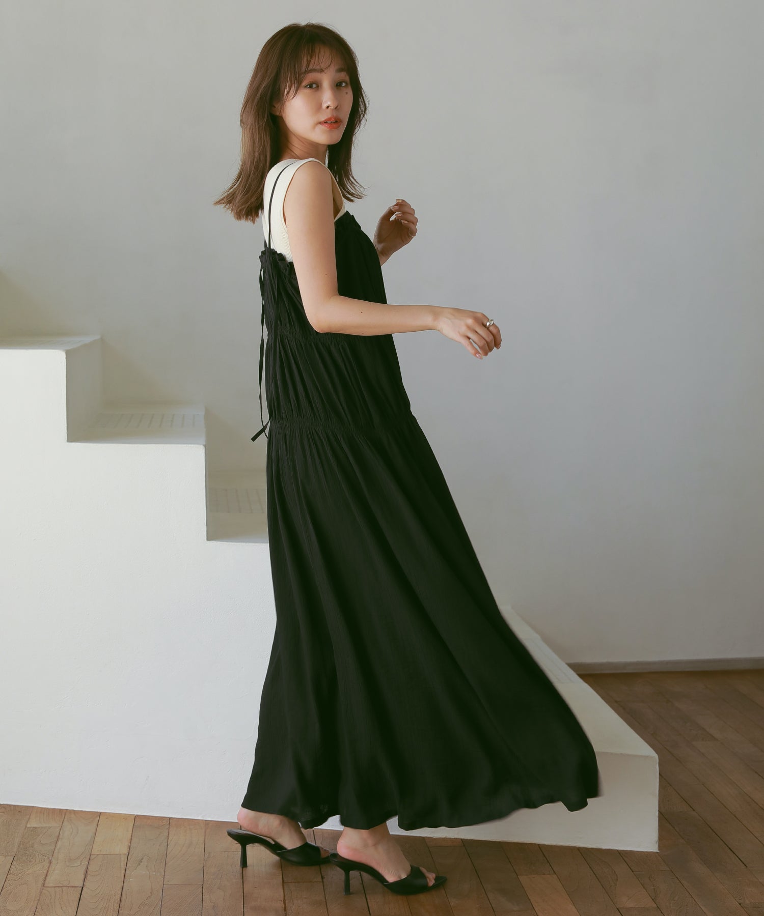 STUNNING LURE シャーリングキャミワンピース　ブラック シャーリングキャミワンピース（DENIM） - PINUE