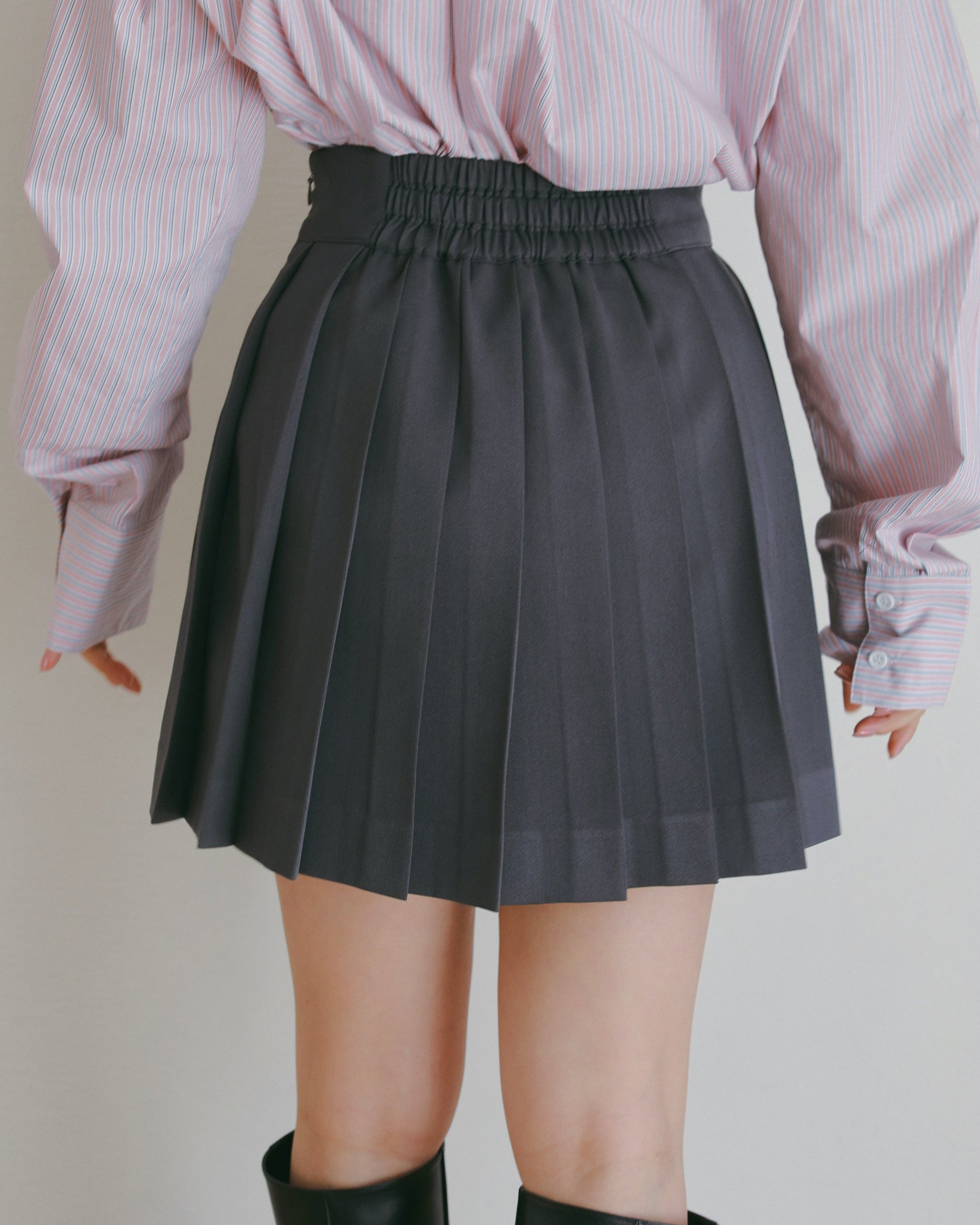 motive モーチブ　ブラック切りっぱなしがかわいいプリーツスカートLL motive モーチブ ブラック切りっぱなしがかわいいプリーツ